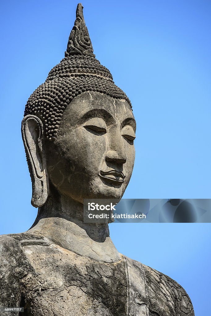 Buddha di pietra - Foto stock royalty-free di Ambientazione esterna