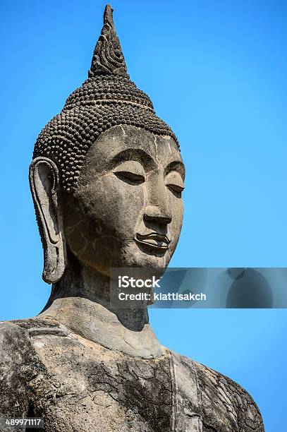 Buddha Di Pietra - Fotografie stock e altre immagini di Ambientazione esterna - Ambientazione esterna, Ambientazione tranquilla, Asia