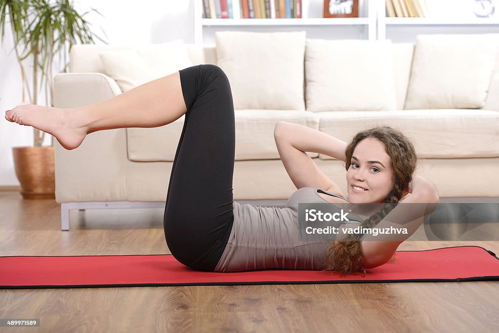 Gimnasio de hogar - Foto de stock de Adulto libre de derechos