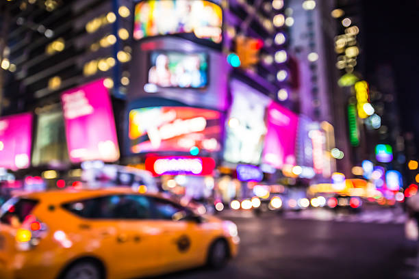 таймс-сквер нью-йорка blur - taxi new york city traffic busy стоковые фото и изображения