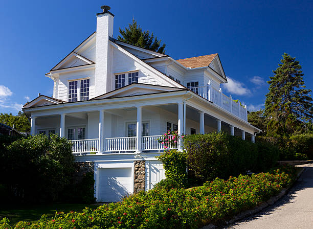 贅沢なウォーターフロントのビーチハウス ogunquit 、メーヌ、ニューイングランド、アメリカ製。 - driveway colonial style house residential structure ストックフォトと画像