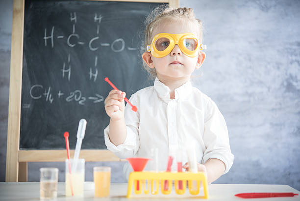 little científico - dna science child education fotografías e imágenes de stock