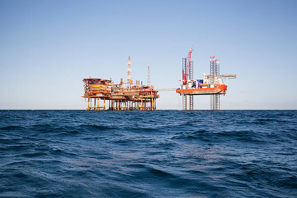 istock Oil platform on the sunny day 489983334