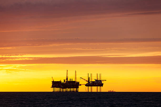 istock Silhouette of the oil platform 489984820