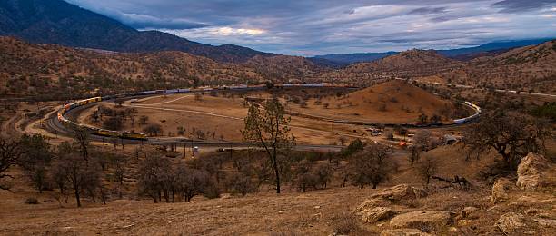 鉄道のループ - tehachapi ストックフォトと画像