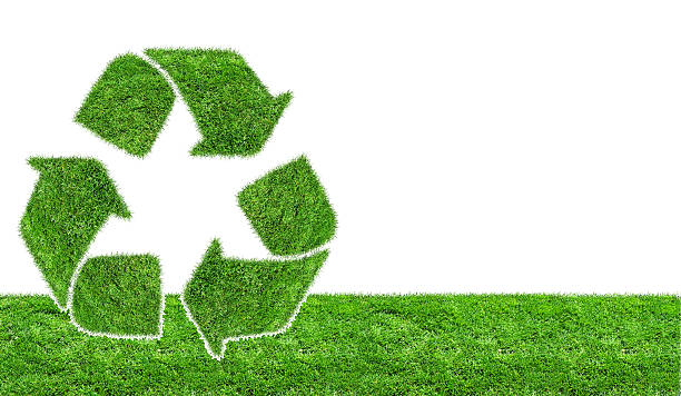 istock Green grass recycling sign isolated 490018170