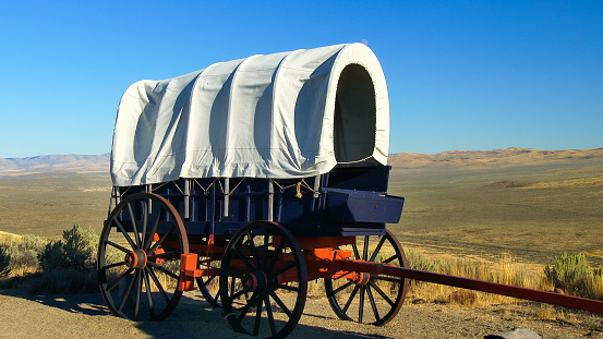 A covered wagon along the Oregon Trail with the Oregon prairie in background