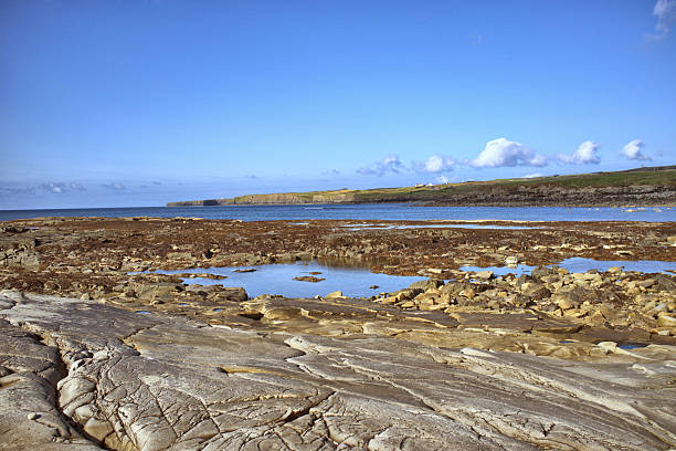 costa rocciosa - cliffs of moher county clare cliff republic of ireland foto e immagini stock