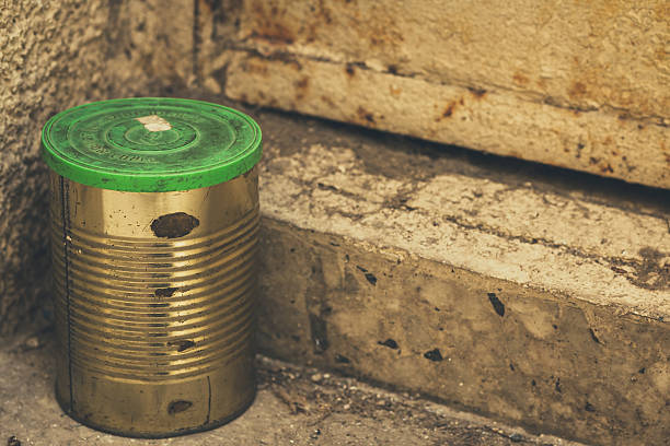 métaux peuvent est la rue - can canned food container cylinder photos et images de collection
