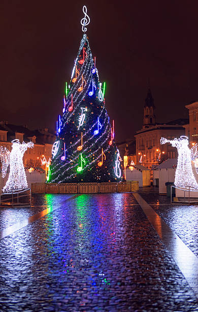 istock Vilnius Christmas fair at night 490070196
