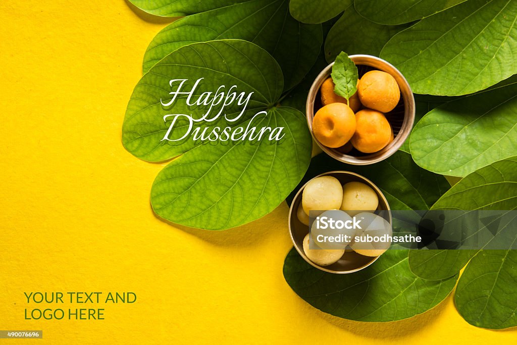 apta Blatt auf gelbe Hintergrund, dussehra pedha Begrüßung - Lizenzfrei Dashahara Stock-Foto