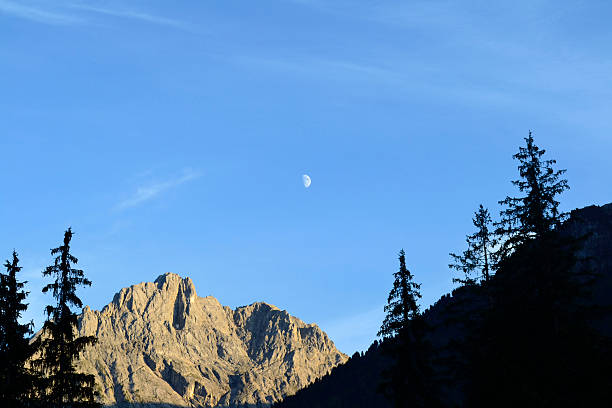 istock View of the mountain 490080470