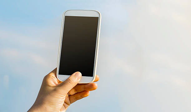 istock Person holding a smartphone to the sky 490099432