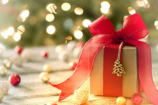 istock Eco environmentally friendly, holiday christmas gift, on rustic wood 490100140