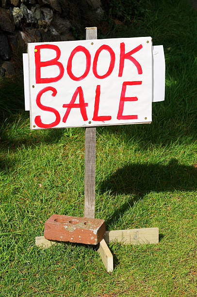 istock Book sale sign 490101338
