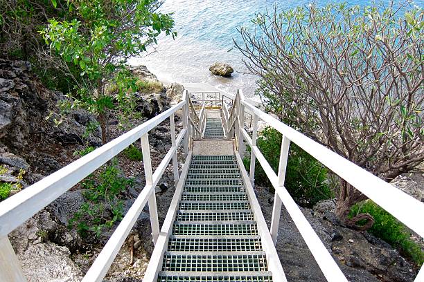 escaleras de la playa - guantanamo bay fotografías e imágenes de stock