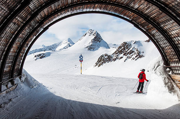 tunel narciarskie ski resort w sölden - ski trace zdjęcia i obrazy z banku zdjęć