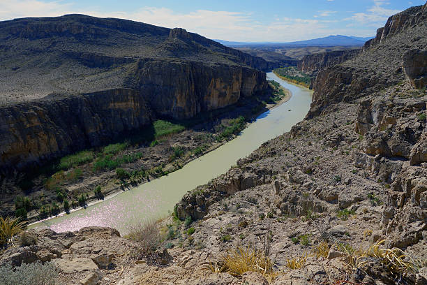 istock Curve of the Rio Grande River 490129283