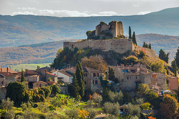 istock Castiglione d'Orcia in Tuscany 490129705