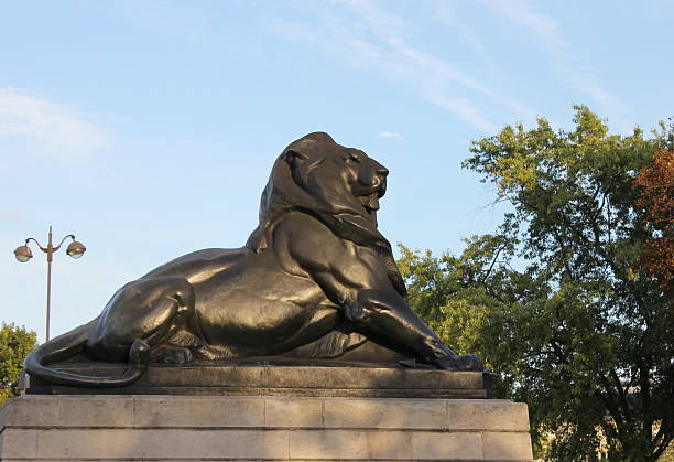 león de belfort estatua, colocar denfert rochereau, de parís - belfort fotografías e imágenes de stock