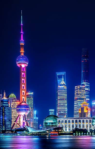 marco de xangai à noite - international landmark built structure lujiazui building exterior - fotografias e filmes do acervo