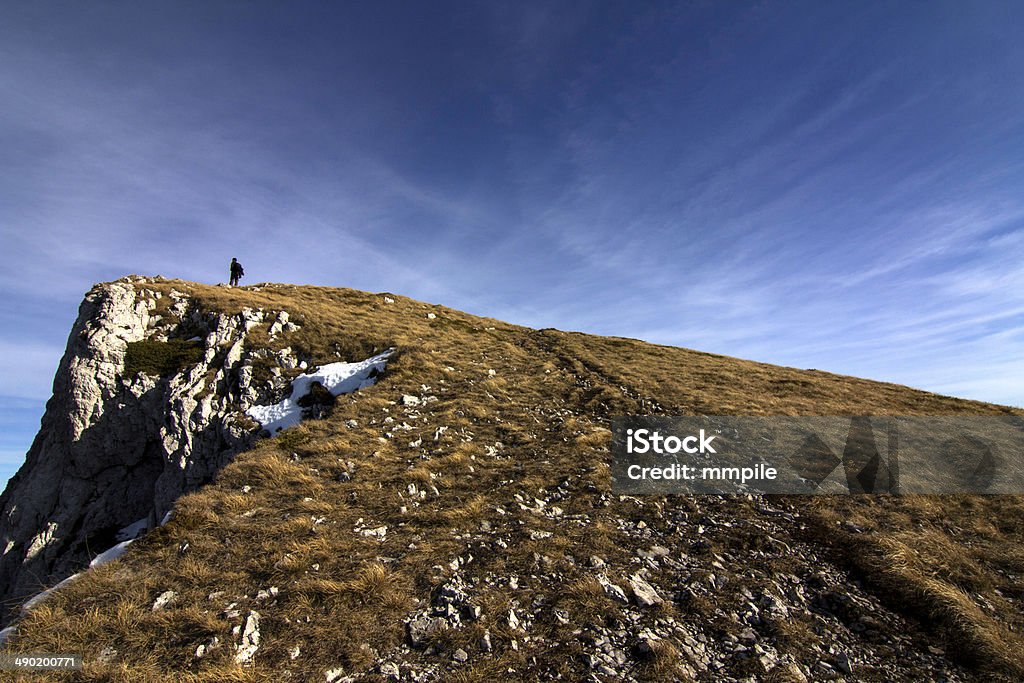 Mann auf Berggipfel - Lizenzfrei Abenteuer Stock-Foto