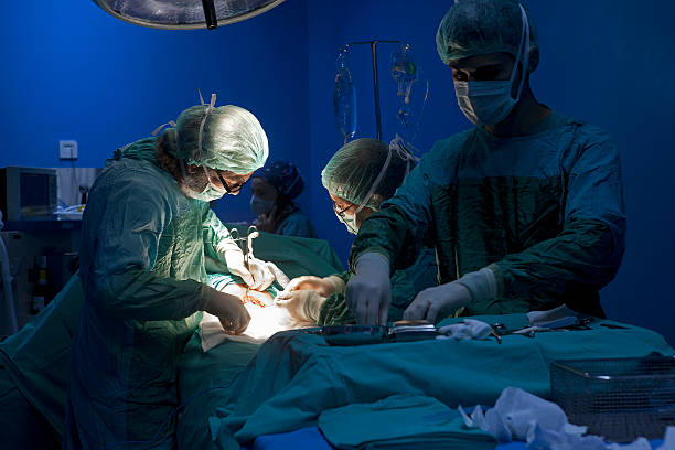 cesariana - medical supplies scalpel surgery equipment imagens e fotografias de stock