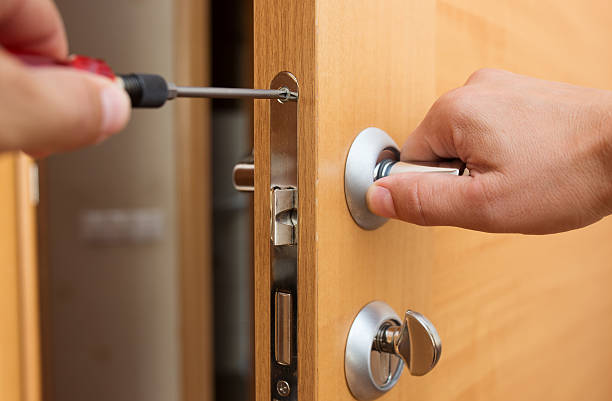 istock Man fixing the door handle with screwdriver 490237188