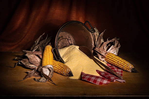 künstlerische stillleben mit mais-gemüse - rembrandt stock-fotos und bilder