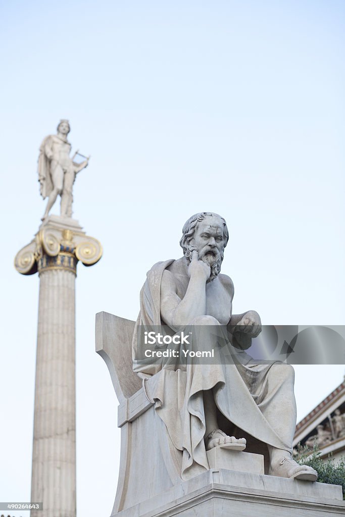 Estatuas de Sócrates y apolo en Atenas - Foto de stock de Sócrates - Filósofo libre de derechos