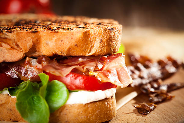 burger blt-zbliżenie - sandwich delicatessen bacon lettuce and tomato mayonnaise zdjęcia i obrazy z banku zdjęć