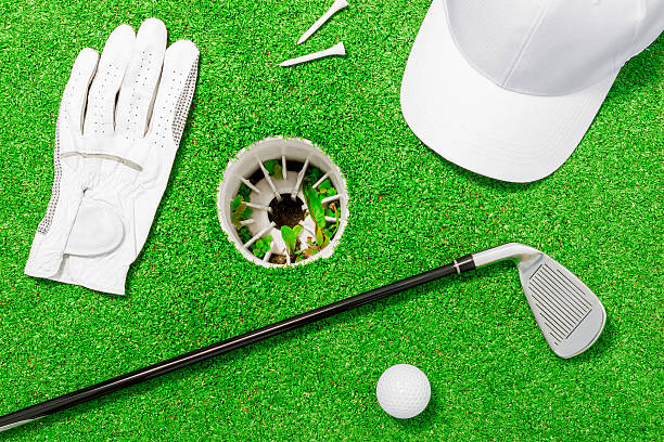 objectos, como, por exemplo, campo de golfe se na relva verde - baseball cap cap hat golf hat imagens e fotografias de stock