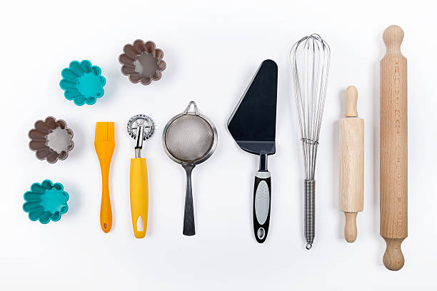 pastelaria ferramentas em fundo branco - cooking kitchen utensil wood isolated imagens e fotografias de stock