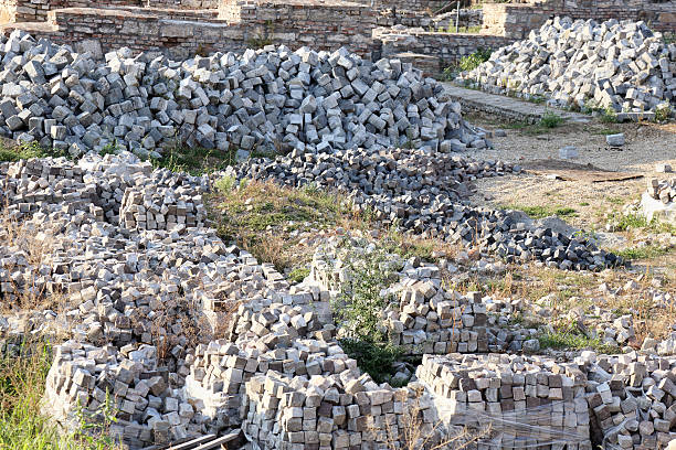 cobblestones - paving stone avenue stone curve 뉴스 사진 이미지