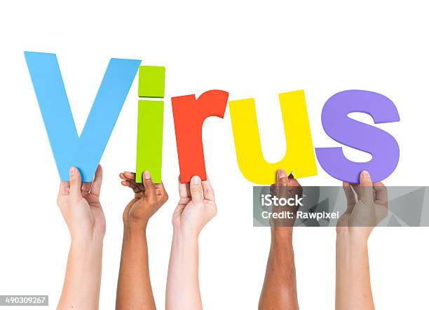 Verschiedene Hände Holding Die Wortvirus Stockfoto und mehr Bilder von Alphabet - Alphabet, Arme hoch, Bunt - Farbton