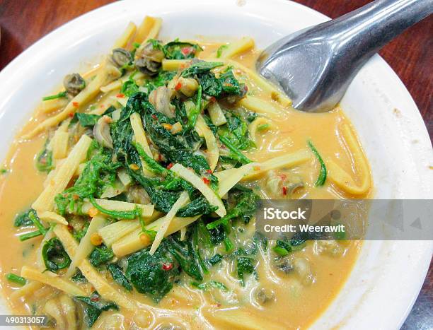 Hot Curry Tailandés Con Poco De Caracol Carcasa De Tailandia Alimentos Foto de stock y más banco de imágenes de Adulación