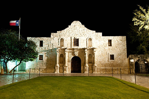 istock Alamo San Antonio Texas 490313214