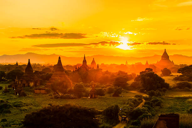 тунг pagoda - shwezigon paya стоковые фото и изображения