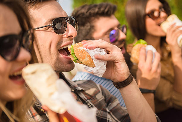 istock Friends outdoors 490317172