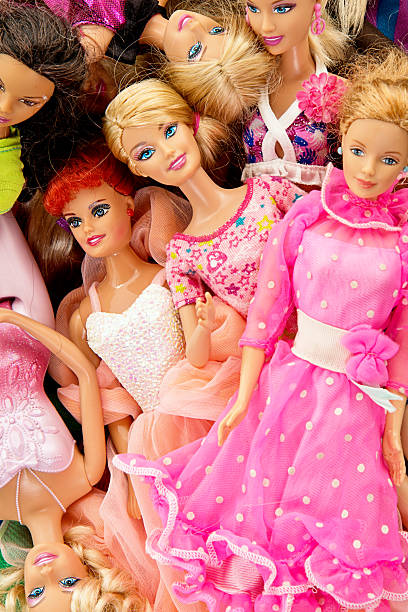 bündel von barbie fashon puppen - schönheitskönigin stock-fotos und bilder