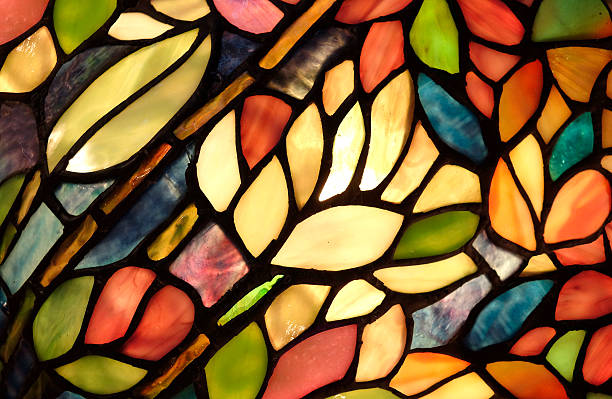 éclatant motif art en verre - stained glass glass art church photos et images de collection