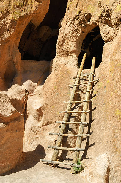 bandelier national monument - bandelier national monument anasazi anasazi ruins photography stock-fotos und bilder
