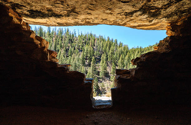 walnut canyon national monument - walnut canyon ruins photos et images de collection