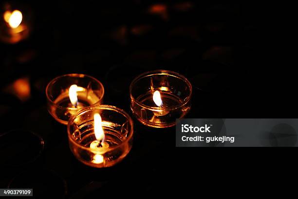 Foto de Velas e mais fotos de stock de Confessionário - Confessionário, Fogo, Fotografia - Imagem