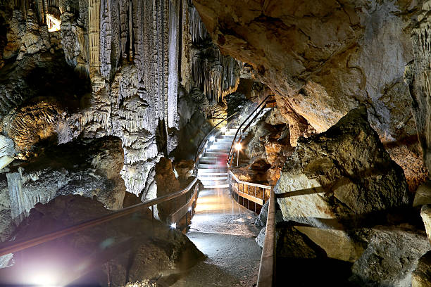 all'interno della grotta naturale in andalusia, spagna - nerja foto e immagini stock