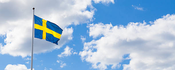 шведская национальный флаг - day sky swedish flag banner стоковые фото и изображения