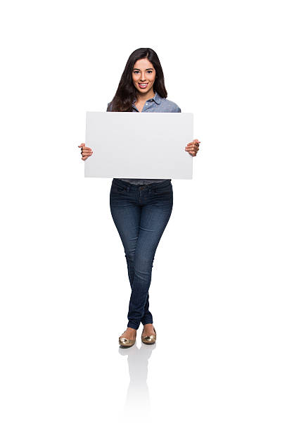 mujer feliz mostrando cartel - businesswoman advertise placard advertisement fotografías e imágenes de stock