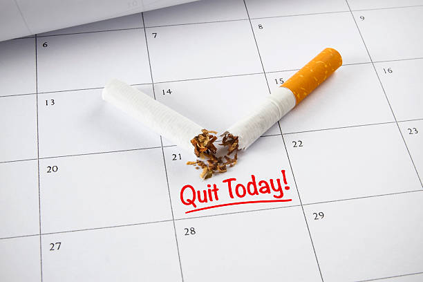 quit 喫煙のコンセプト、月間カレンダー - smoking issues cigarette breaking broken ストックフォトと画像