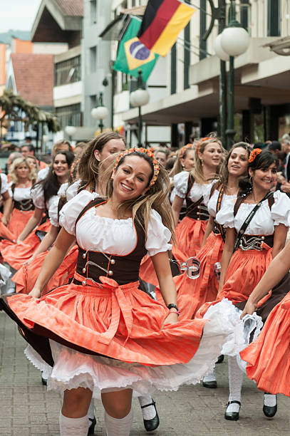 oktoberfest-brasile - people togetherness group of people editorial foto e immagini stock