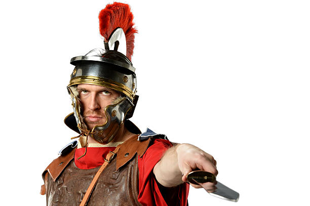 soldato romano con spada - gladiator sword warrior men foto e immagini stock